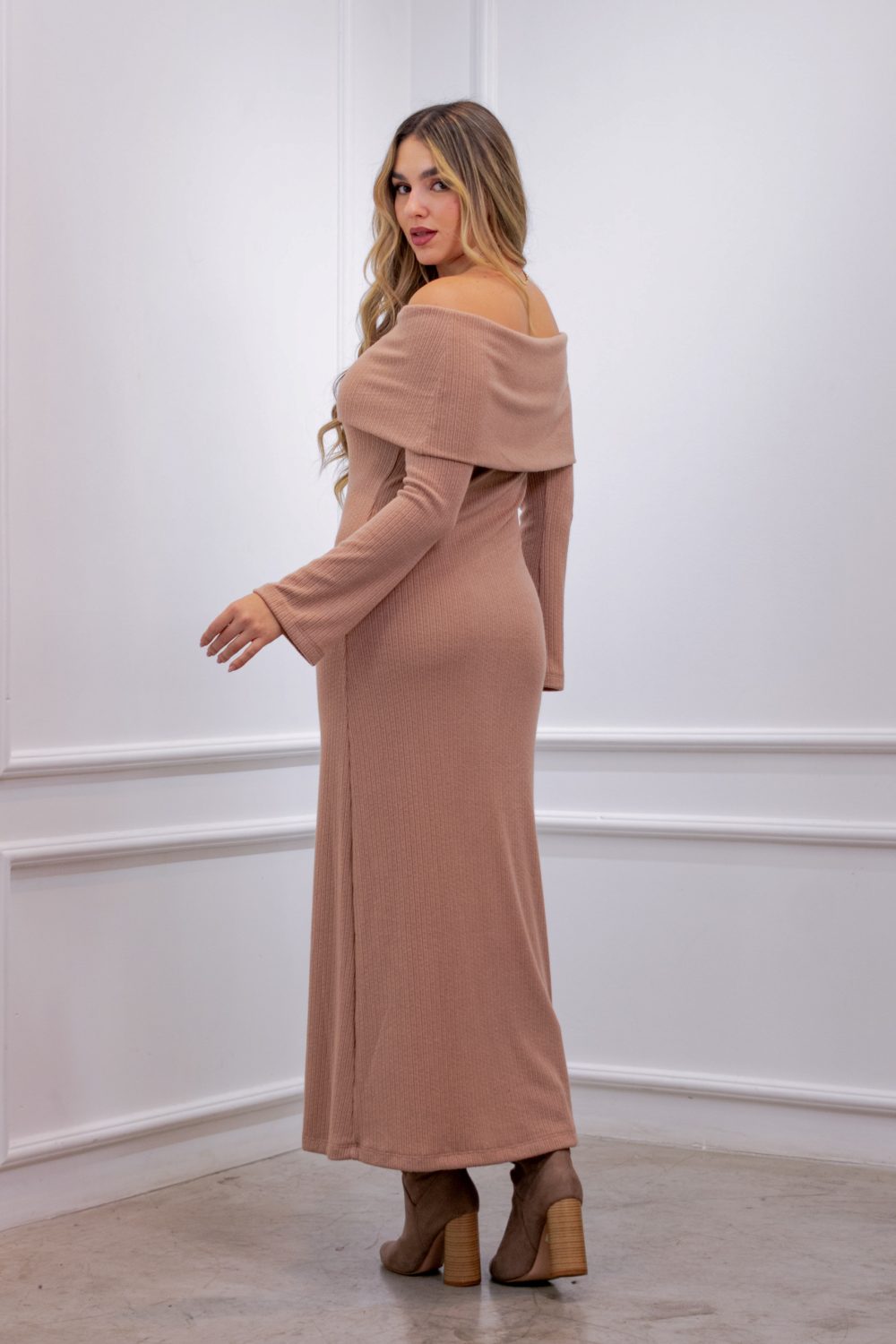 Vestido off shoulder Natali Beige: imagen 4